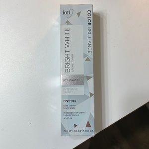 Ion Crème toner in the color Bright White PPD Free